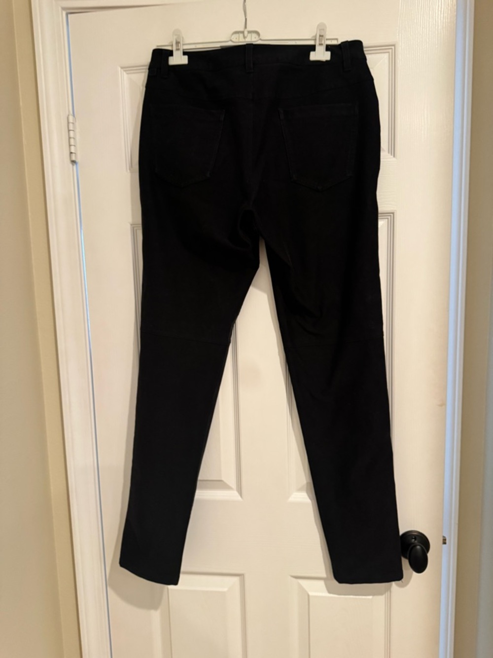 Lulu Lemon black pants
32x33